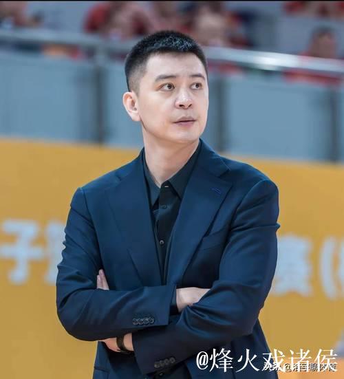 生涯首次得分上双,从清华退学撑起辽篮内线,杨鸣为他怒吼 生涯首次得分上双,从清华退学撑起辽篮内线,杨鸣为他怒吼