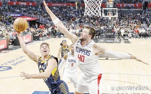 祖巴茨全场出战33分钟，6投3中得到6分13篮板2助攻1盖帽