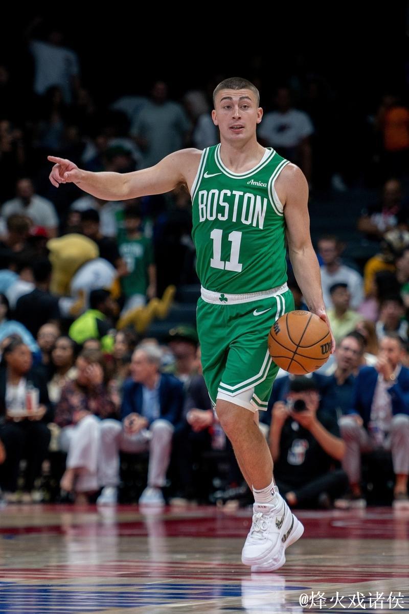 普里查德全场14投仅5中,三分8中2得到12分4篮板5助攻1失误 普里查德全场14投仅5中,三分8中2得到12分4篮板5助攻1失误